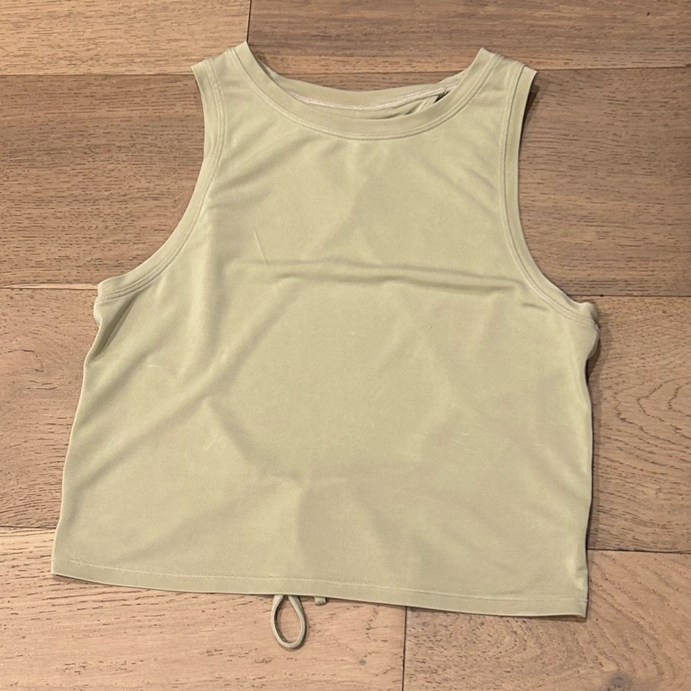 EUC Lululemon size 6 Open Tie-Back Tank